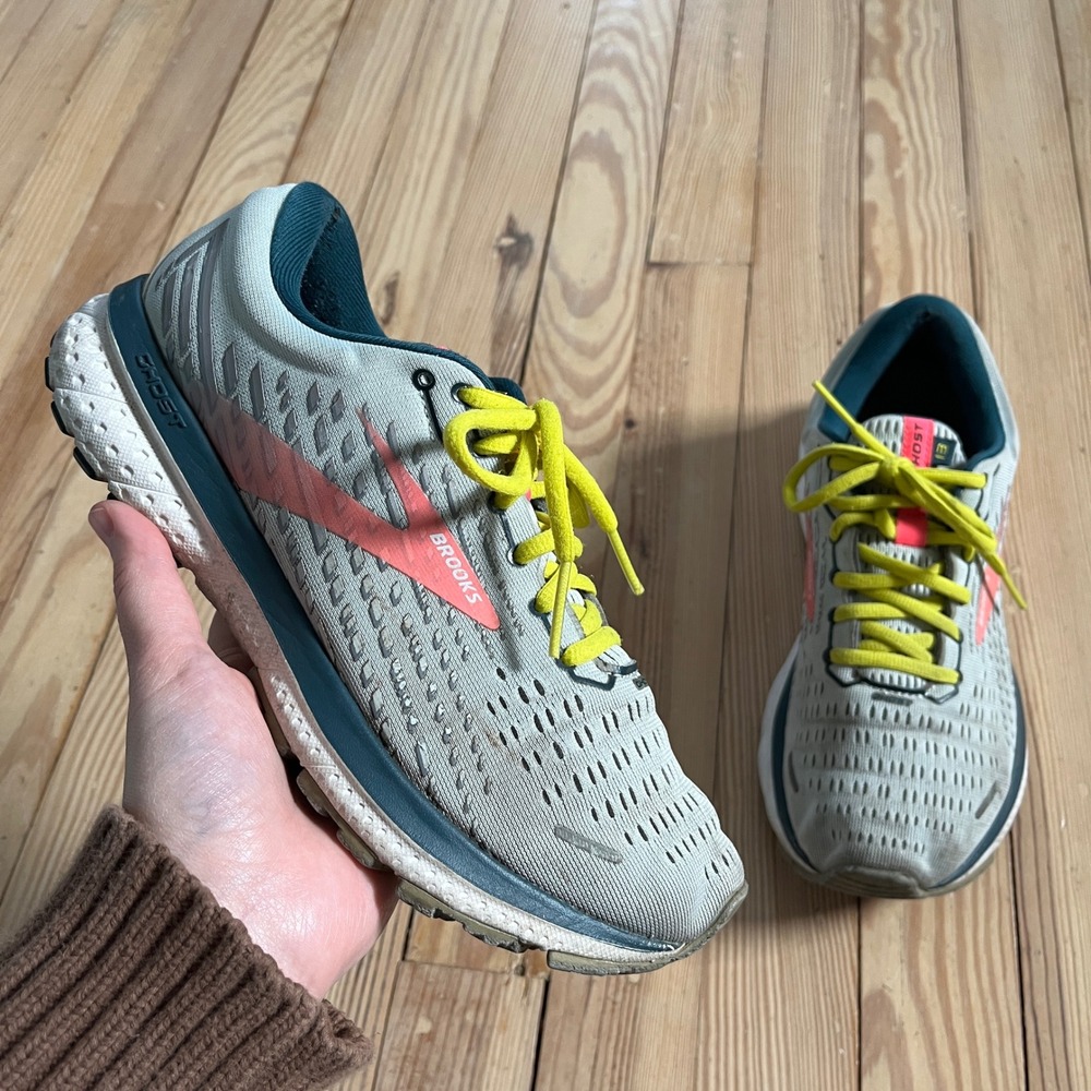 Brooks Ghost 13 Running Shoes Women 8.5 Grey Pink Yellow 1203381B154 Neutral